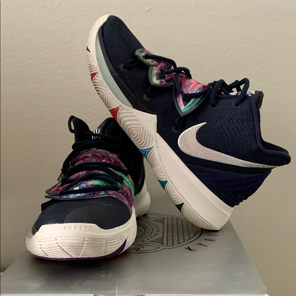 EUC Men’s Kyrie 5 Multicolor size 8